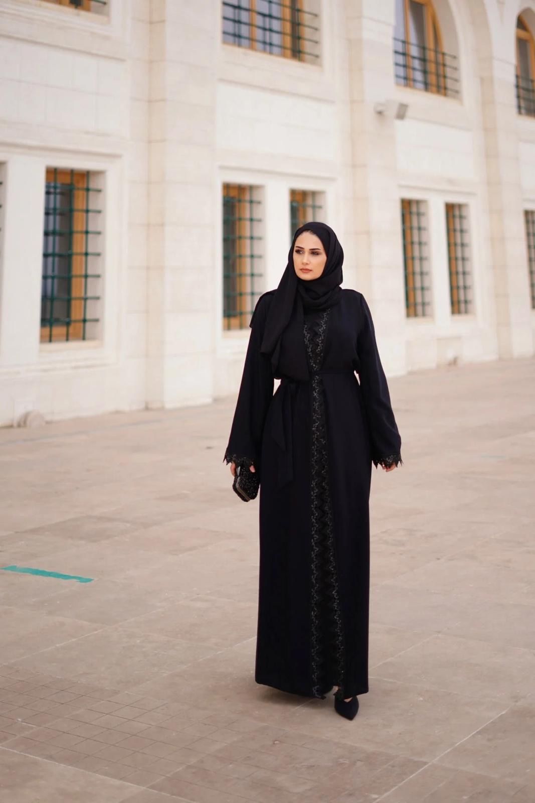 Kolları Dantel İşlemeli Abaya