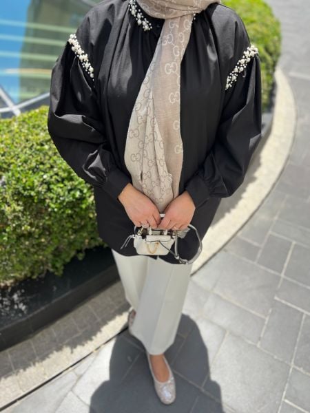 İnci detaylı gömlek siyah