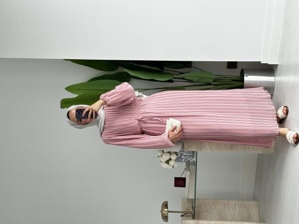 Piliseli elbise pembe