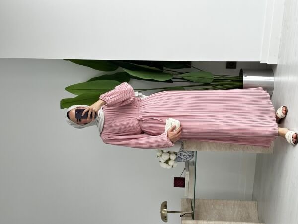 Piliseli elbise pembe