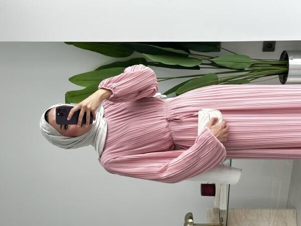 Piliseli elbise pembe