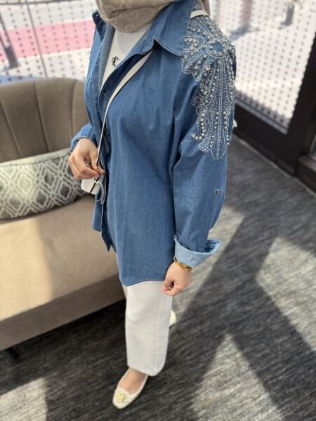 Omuzları taşlı Denim gömlek