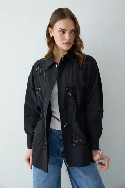 Pul detaylı kap siyah