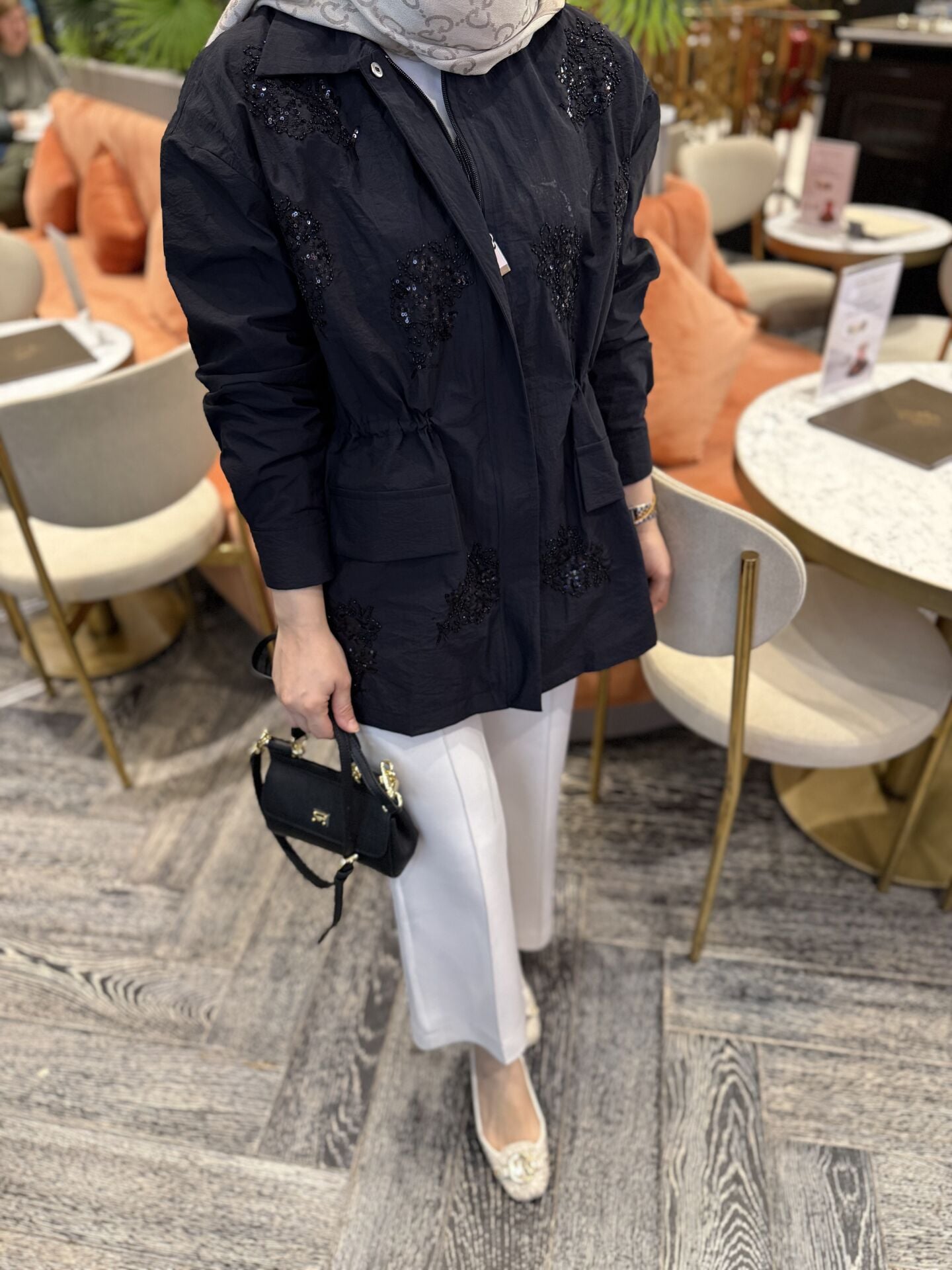 Pul detaylı kap siyah