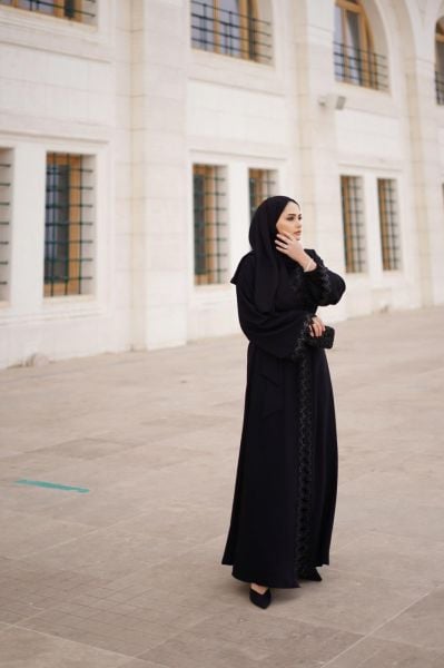 Kolları Dantel İşlemeli Abaya