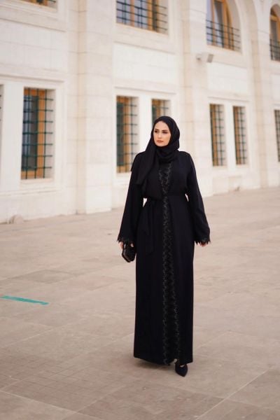 Kolları Dantel İşlemeli Abaya