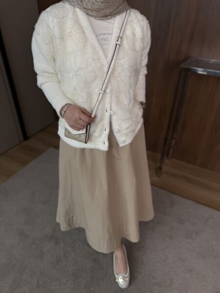 Çiçek işlemeli Angora Hırka