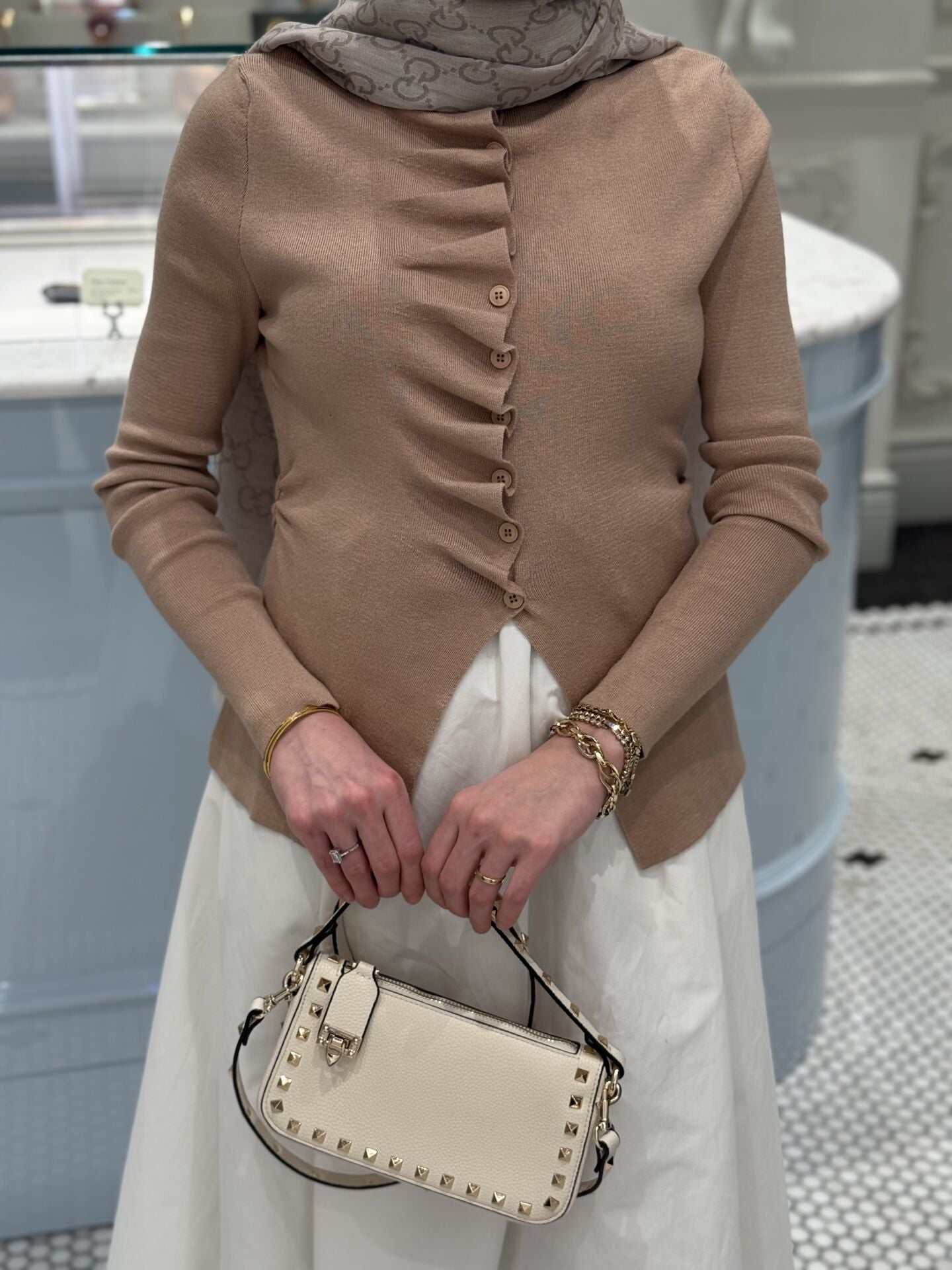 Önü büzgülü hırka bej