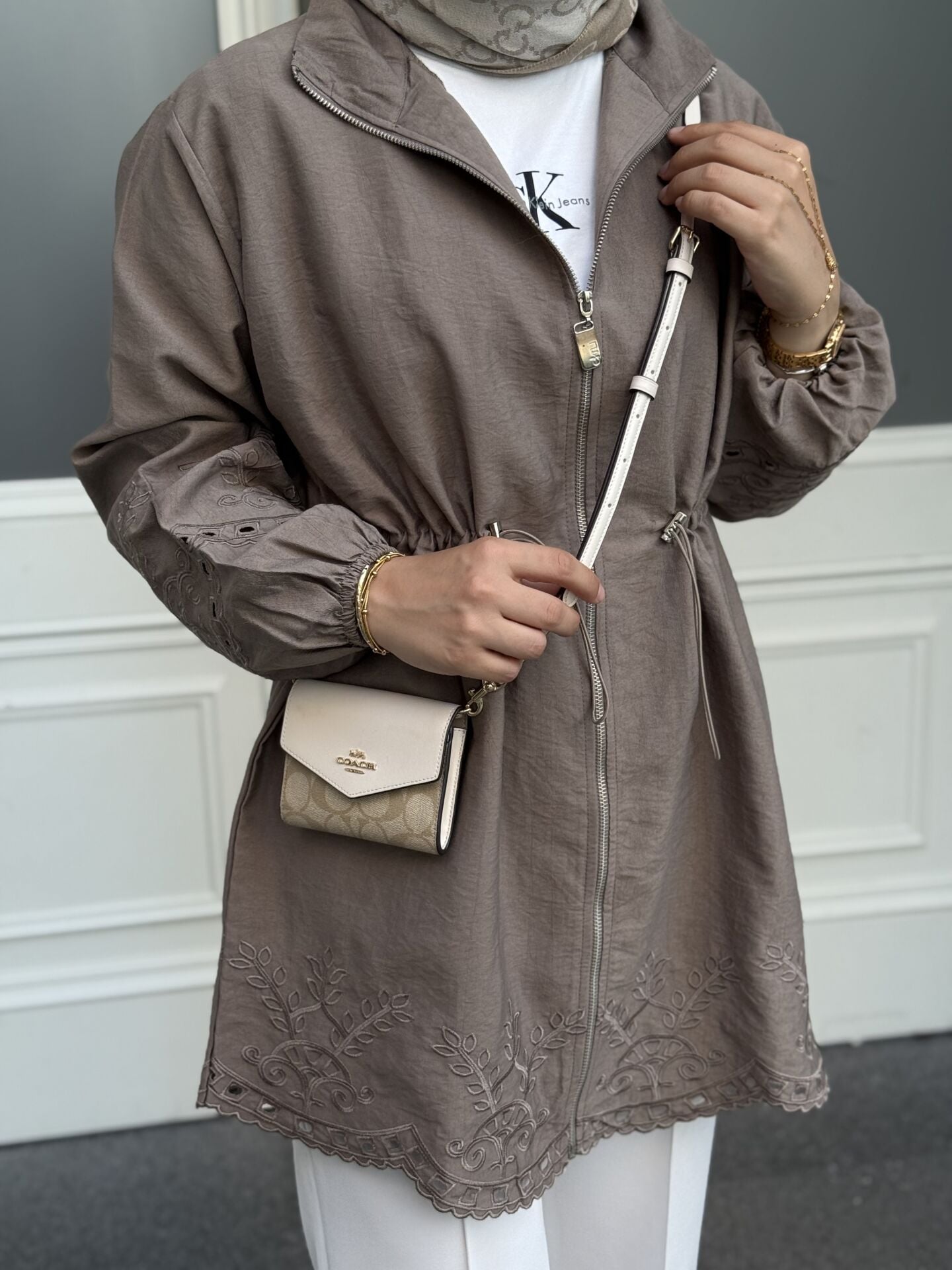 Brode Detaylı Kap Vizon