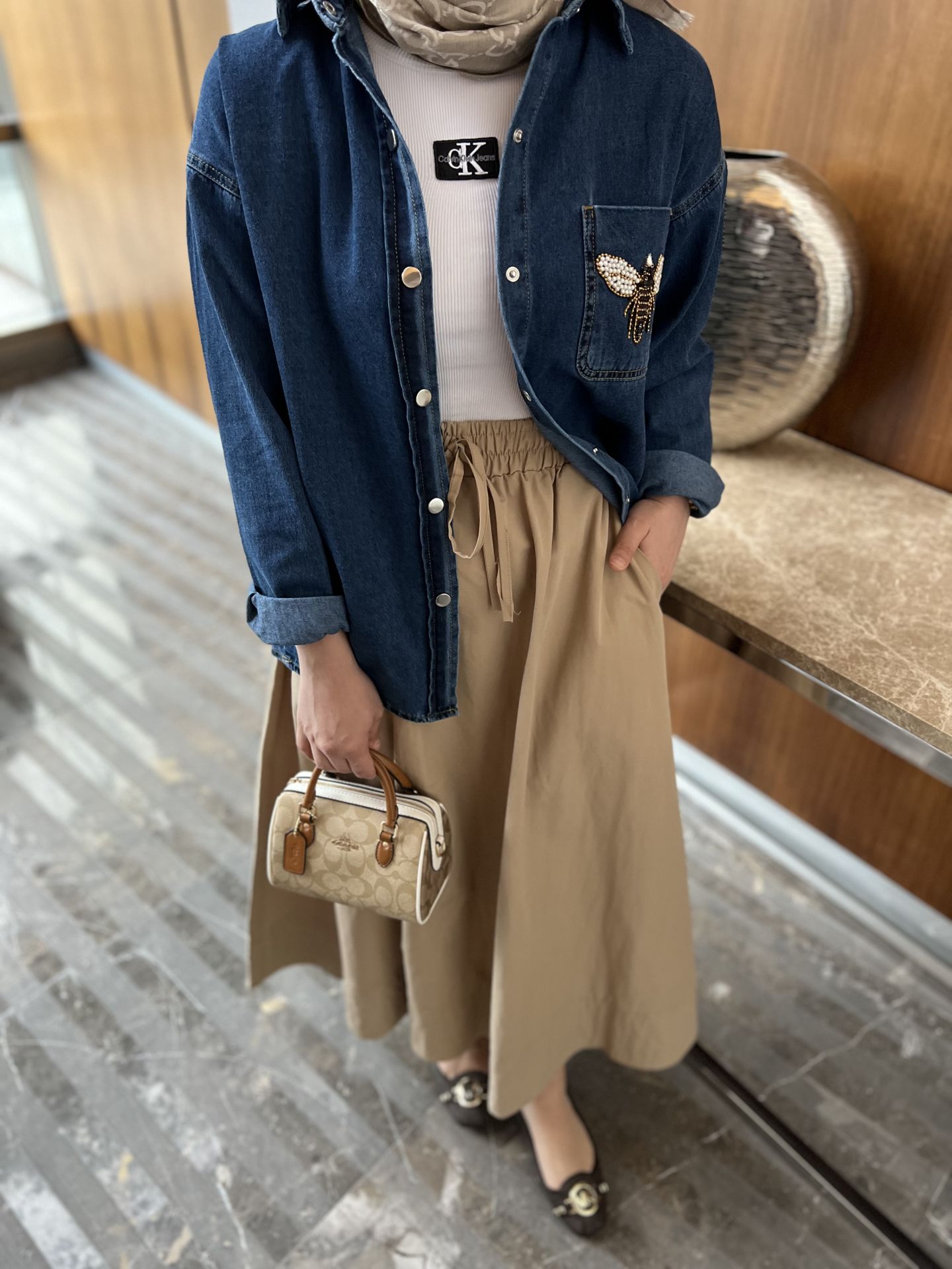 Arı detaylı gömlek