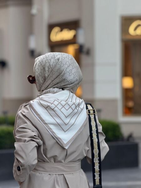 Fular Detaylı Trençkot