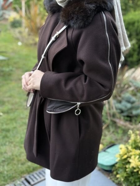 Kolu Fermuar Detaylı Kürklü Kaban