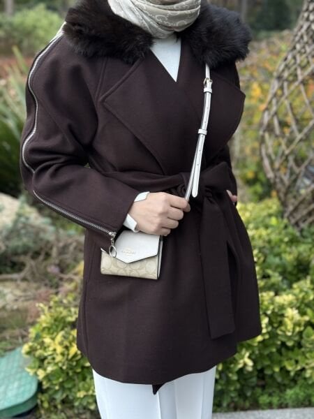 Kolu Fermuar Detaylı Kürklü Kaban