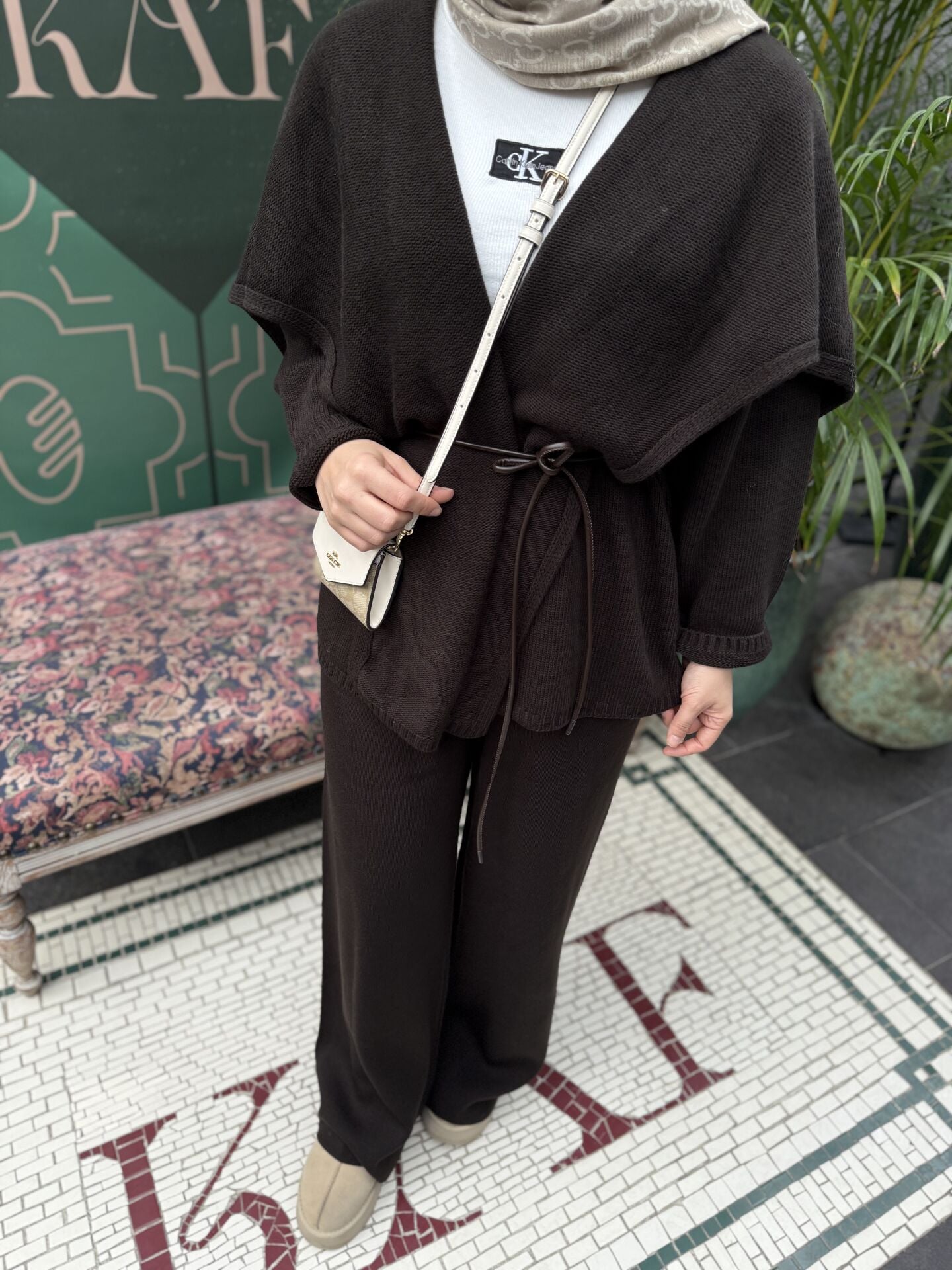 Pelerinli Triko Takım Kahve