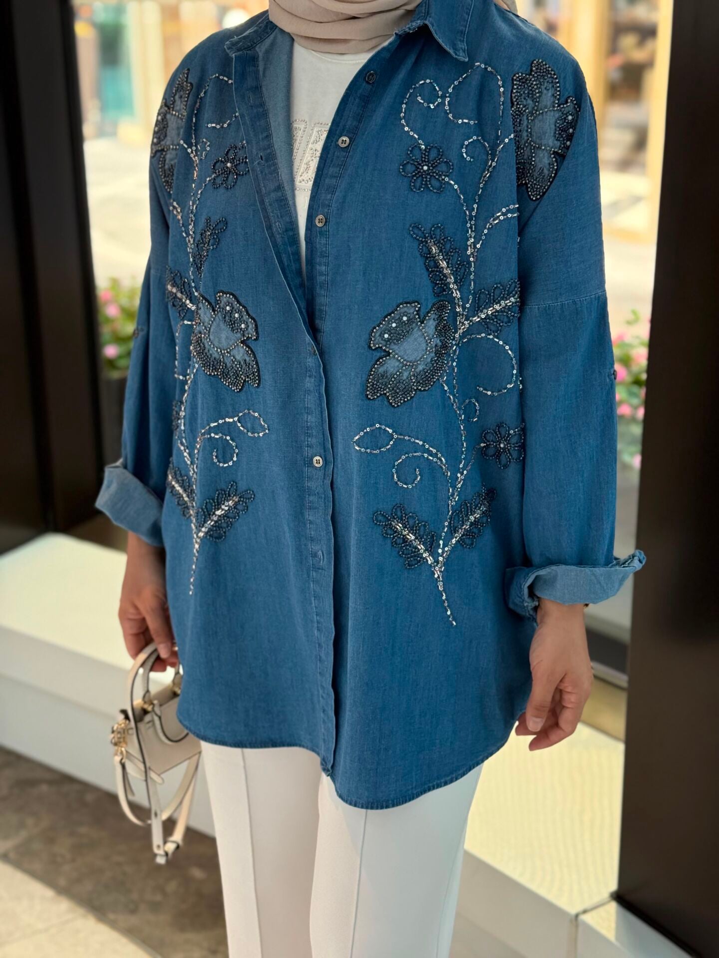 Önü işlemeli gömlek mavi