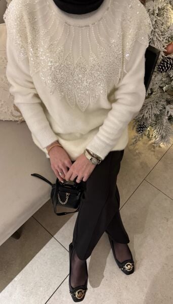 Önü işlemeli Angora kazak