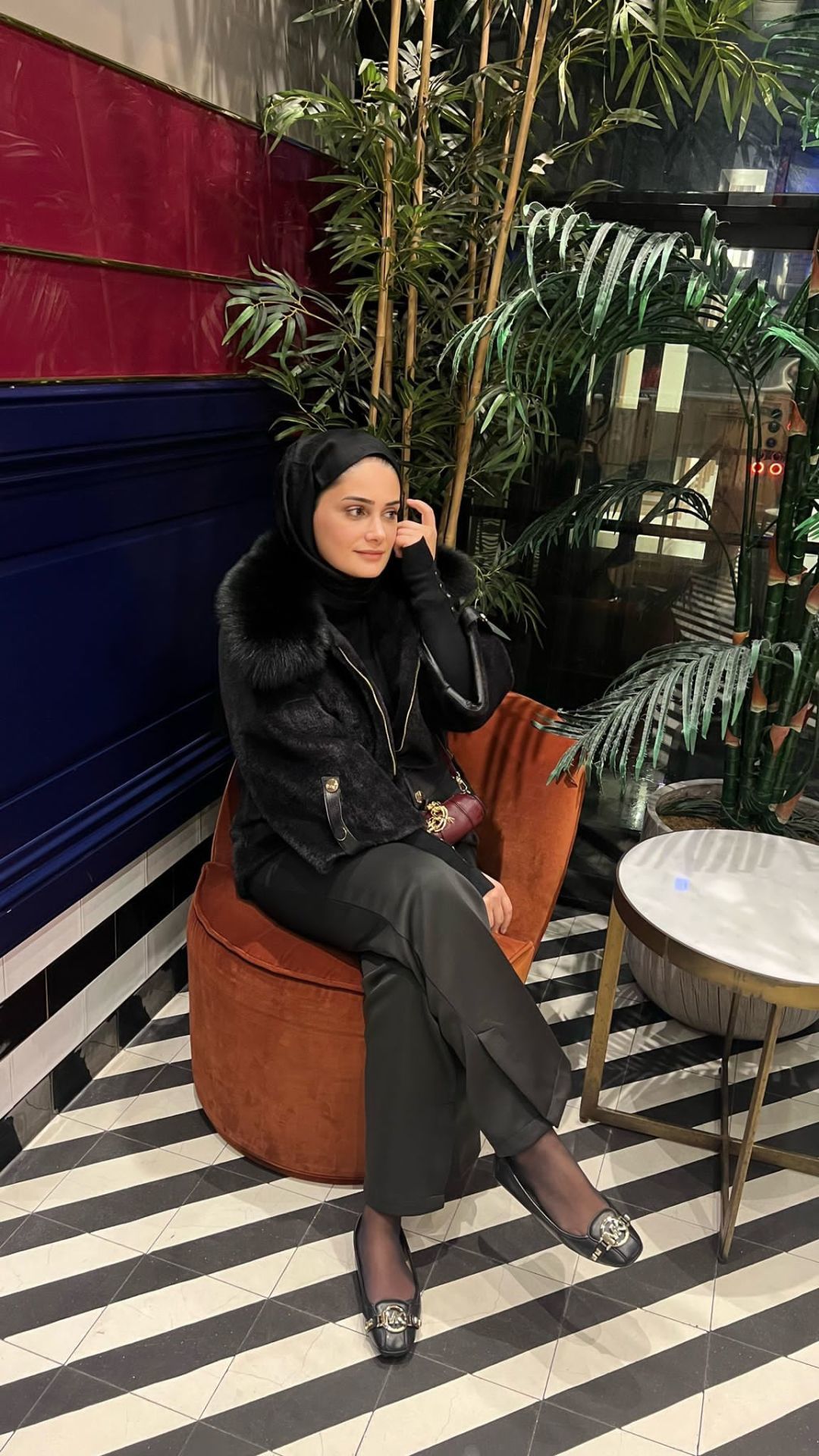 Angora yakası kürklü kaban siyah