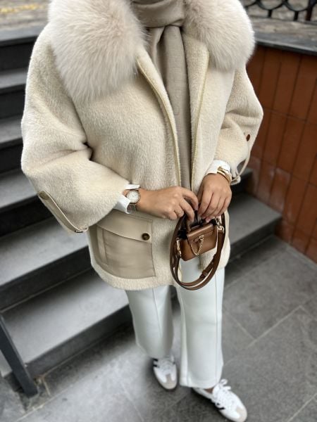 Yakası Kürklü Angora Kaban Bej