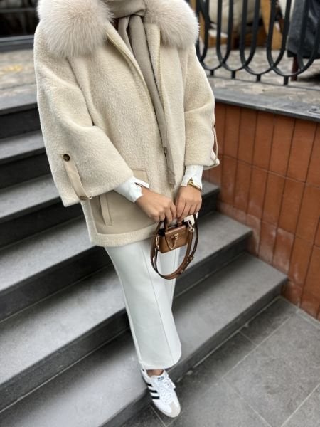 Yakası Kürklü Angora Kaban Bej