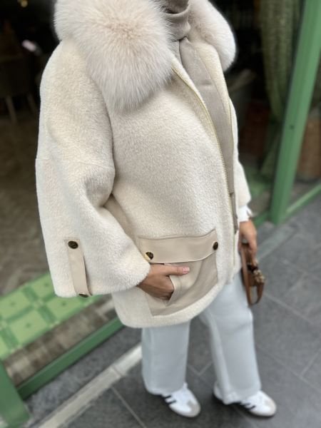 Yakası Kürklü Angora Kaban Bej