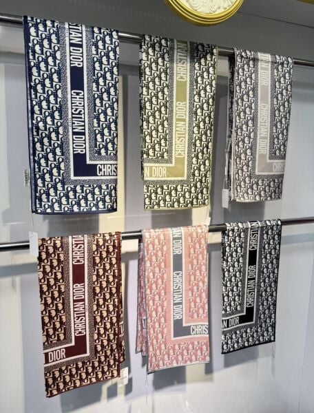 Dior eşarp
